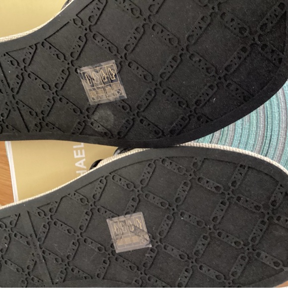 Women’s Michael Kors Soki Slides- Size 9- New- Beige/Black - Picture 3 of 6